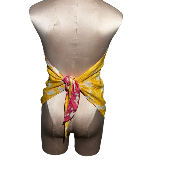 Farm Rio halter top in size Medium. Ties in back. EUC - Picture 13 of 15